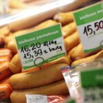 01.02.2022. Kielce. Ceny w sklepach po obniżeniu podatku VAT / Wiktor Taszłow / Radio Kielce