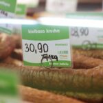 01.02.2022. Kielce. Ceny w sklepach po obniżeniu podatku VAT / Wiktor Taszłow / Radio Kielce