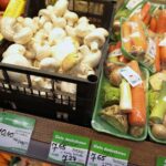 01.02.2022. Kielce. Ceny w sklepach po obniżeniu podatku VAT / Wiktor Taszłow / Radio Kielce