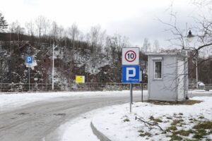 03.02.2022. Kielce. Płatny parking przy Rezerwacie Kadzielnia / Wiktor Taszłow / Radio Kielce