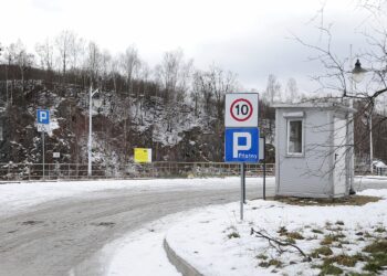 03.02.2022. Kielce. Płatny parking przy Rezerwacie Kadzielnia / Wiktor Taszłow / Radio Kielce