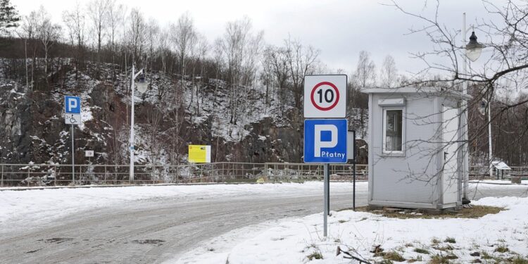 03.02.2022. Kielce. Płatny parking przy Rezerwacie Kadzielnia / Wiktor Taszłow / Radio Kielce