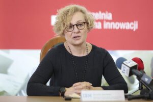 09.02.2022. Kielce. Podpisanie umowy o współpracy między Politechniką Świętokrzyską i IBM Polska. Na zdjęciu: Jolanta Jaworska - dyrektor ds. publicznych i regulacyjnych IBM Polska / Wiktor Taszłow / Radio Kielce