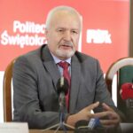 09.02.2022. Kielce. Podpisanie umowy o współpracy między Politechniką Świętokrzyską i IBM Polska. Na zdjęciu: gen Włodzimierz Nowak - ekspert z zakresu cyberbezpieczeństwa / Wiktor Taszłow / Radio Kielce