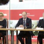 09.02.2022. Kielce. Podpisanie umowy o współpracy między Politechniką Świętokrzyską i IBM Polska. Na zdjęciu (od lewej): Jolanta Jaworska - dyrektor ds. publicznych i regulacyjnych IBM Polska, Piotr Beńka - dyrektor ds. technologii IBM Polska, prof. Zbigniew Koruba - rektor Politechniki Świętokrzyskiej / Wiktor Taszłow / Radio Kielce