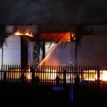 10.02.2022. Starachowice. Pożar hali - akcja gaśnicza / Wiktor Taszłow / Radio Kielce