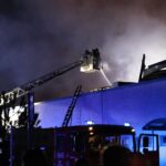 10.02.2022. Starachowice. Pożar hali - akcja gaśnicza / Wiktor Taszłow / Radio Kielce