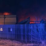 10.02.2022. Starachowice. Pożar hali - akcja gaśnicza / Wiktor Taszłow / Radio Kielce