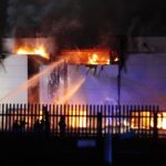 10.02.2022. Starachowice. Pożar hali - akcja gaśnicza / Wiktor Taszłow / Radio Kielce