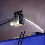 10.02.2022. Starachowice. Pożar hali - akcja gaśnicza / Wiktor Taszłow / Radio Kielce