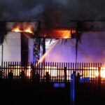 10.02.2022. Starachowice. Pożar hali - akcja gaśnicza / Wiktor Taszłow / Radio Kielce