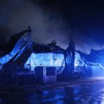 10.02.2022. Starachowice. Dogaszanie hali w Specjalnej Strefie Ekonomicznej / Wiktor Taszłow / Radio Kielce