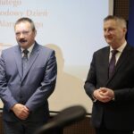 11.02.2022. Kielce. Międzynarodowy Dzień Numeru Alarmowego 112. Na zdjęciu (od lewej): Robert Sabat - dyrektor Wydziału Bezpieczeństwa i Zarządzania Kryzysowego, Zbigniew Koniusz - wojewoda świętokrzyski / Wiktor Taszłow / Radio Kielce