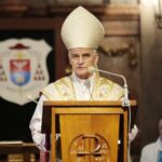 11.02.2022. Kielce. Msza w intencji ludzi chorych. Na zdjęciu: biskup Marian Florczyk / Wiktor Taszłow / Radio Kielce