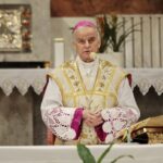 11.02.2022. Kielce. Msza w intencji ludzi chorych. Na zdjęciu: biskup Marian Florczyk / Wiktor Taszłow / Radio Kielce