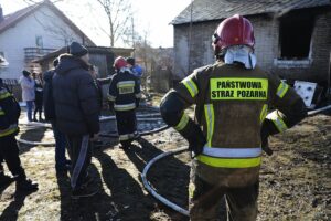 14.02.2022. Łączna. Pożar budynku mieszkalno-gospodarczego / Wiktor Taszłow / Radio Kielce