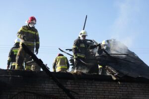 14.02.2022. Łączna. Pożar budynku mieszkalno-gospodarczego / Wiktor Taszłow / Radio Kielce