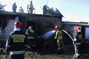 14.02.2022. Łączna. Pożar budynku mieszkalno-gospodarczego / Wiktor Taszłow / Radio Kielce