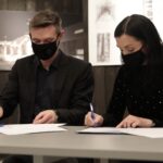 23.02.2022. Michniów. Podpisanie umowy o  współpracy pomiędzy Muzeum Przyrody i Techniki Ekomuzeum im. Jana Pazdura w Starachowicach a Muzeum Wsi Kieleckiej. Na zdjęciu (od lewej): Paweł Kołodziejski - dyrektor Muzeum Przyrody i Techniki w Starachowicach, Wioletta Sobieraj - wicedyrektor Muzeum Przyrody i Techniki w Starachowicach / Wiktor Taszłow / Radio Kielce