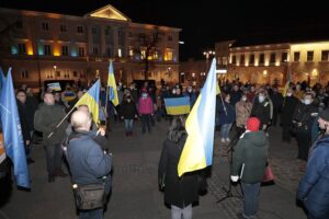 24.02.2022. Kielce. Manifestacja poparcia dla Ukrainy / Wiktor Taszłow / Radio Kielce