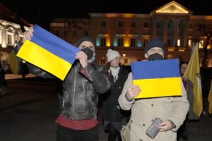 24.02.2022. Kielce. Manifestacja poparcia dla Ukrainy / Wiktor Taszłow / Radio Kielce