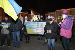 24.02.2022. Kielce. Manifestacja poparcia dla Ukrainy / Wiktor Taszłow / Radio Kielce