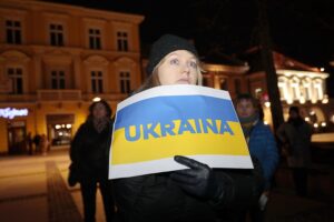 24.02.2022. Kielce. Manifestacja poparcia dla Ukrainy / Wiktor Taszłow / Radio Kielce