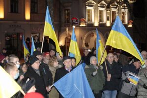 24.02.2022. Kielce. Manifestacja poparcia dla Ukrainy / Wiktor Taszłow / Radio Kielce