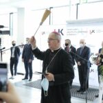 25.02.2022. Kielce. Otwarcie nowego budynku Wydziału Prawa i Nauk Społecznych UJK. Na zdjęciu: Jan Piotrowski - biskup kielecki / Wiktor Taszłow / Radio Kielce