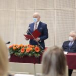 25.02.2022. Kielce. Otwarcie nowego budynku Wydziału Prawa i Nauk Społecznych UJK. Na zdjęciu (od lewej): prof. Stanisław Głuszek - rektor UJK, prof. Jerzy Jaskiernia - dziekan Wydziału Prawa, Administracji i Zarządzania Uniwersytetu Jana Kochanowskiego / Wiktor Taszłow / Radio Kielce