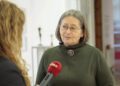 25.02.2022. Kielce. BWA. Wystawa "Tło do autoportretu" Stanisławy Zacharko-Łagowskiej. Na zdjęciu: Stanisława Zacharko-Łagowska - dyrektor BWA / Wiktor Taszłow / Radio Kielce