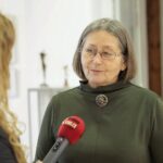 25.02.2022. Kielce. BWA. Wystawa "Tło do autoportretu" Stanisławy Zacharko-Łagowskiej. Na zdjęciu: Stanisława Zacharko-Łagowska - dyrektor BWA / Wiktor Taszłow / Radio Kielce