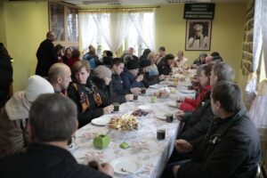 27.02.2022. Piekoszów. Poczęstunek i pokoje dla uchodźców z Ukrainy / Wiktor Taszłow / Radio Kielce