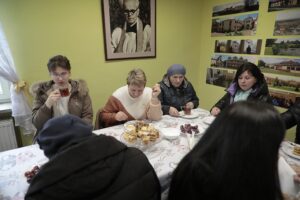 27.02.2022. Piekoszów. Poczęstunek i pokoje dla uchodźców z Ukrainy / Wiktor Taszłow / Radio Kielce