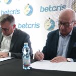 28.02.2022. Kielce. Konferencja Łomży Vive Kielce. Na zdjęciu (od lewej): Jacek Jakubowski - członek zarządu BETCRIS, Marian Urban - prezes KS Vive Kielce / Wiktor Taszłow / Radio Kielce