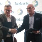 28.02.2022. Kielce. Konferencja Łomży Vive Kielce. Na zdjęciu (od lewej): Jacek Jakubowski - członek zarządu BETCRIS, Marian Urban - prezes KS Vive Kielce / Wiktor Taszłow / Radio Kielce