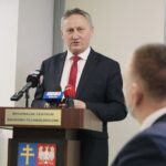 28.02.2022. Podzamcze. Otwarcie laboratorium o podwyższonej klasie zabezpieczenia biologicznego w RCNT. Na zdjęciu: Zbigniew Koniusz - wojewoda świętokrzyski / Wiktor Taszłow / Radio Kielce