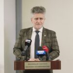 28.02.2022. Podzamcze. Otwarcie laboratorium o podwyższonej klasie zabezpieczenia biologicznego w RCNT. Na zdjęciu: Krzysztof Słoń - senator / Wiktor Taszłow / Radio Kielce