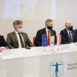 28.02.2022. Podzamcze. Otwarcie laboratorium o podwyższonej klasie zabezpieczenia biologicznego w RCNT. Na zdjęciu (od lewej): Marek Bogusławski - wicemarszałek województwa świętokrzyskiego, Krzysztof Słoń - senator, Zbigniew Koniusz - wojewoda świętokrzyski, Andrzej Bętkowski - marszałek województwa świętokrzyskiego, Marcin Zawierucha - dyrektor RCNT / Wiktor Taszłow / Radio Kielce