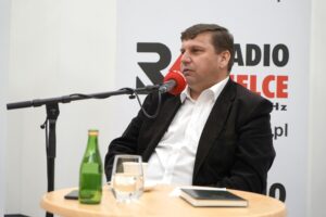 20.02.2022. Kielce. Studio Polityczne Radia Kielce. Na zdjęciu: Michał Skotnicki - PSL / Sebastian Kalwat / Radio Kielce