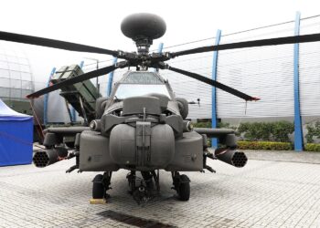 07.09.2020 Kielce. Targi Kielce. Przygotowania do MSPO. Helikopter AH-64 Apache / Jarosław Kubalski / Radio Kielce