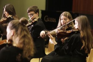 12.02.2022 Kielce. Koncert w Zespole Państwowych Szkół Muzycznych im. Ludomira Różyckiego. Lwowska Orkiestra Kameralna "Akademia" pod dyrekcją Igora Pylatyuka / Jarosław Kubalski / Radio Kielce