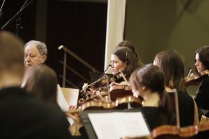 12.02.2022 Kielce. Koncert w Zespole Państwowych Szkół Muzycznych im. Ludomira Różyckiego. Lwowska Orkiestra Kameralna "Akademia" pod dyrekcją Igora Pylatyuka / Jarosław Kubalski / Radio Kielce