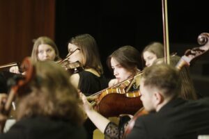 12.02.2022 Kielce. Koncert w Zespole Państwowych Szkół Muzycznych im. Ludomira Różyckiego. Lwowska Orkiestra Kameralna "Akademia" pod dyrekcją Igora Pylatyuka / Jarosław Kubalski / Radio Kielce