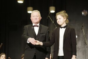 12.02.2022 Kielce. Koncert w Zespole Państwowych Szkół Muzycznych im. Ludomira Różyckiego. Lwowska Orkiestra Kameralna "Akademia" pod dyrekcją Igora Pylatyuka. Igor Pylatyuk i Hanna Derej / Jarosław Kubalski / Radio Kielce