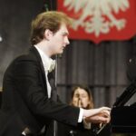 12.02.2022 Kielce. Koncert  w Zespole Państwowych Szkół Muzycznych im. Ludomira Różyckiego.  Lwowska Orkiestra Kameralna "Akademia" pod dyrekcją Igora Pylatyuka. Za fortepianem Piotr Pawlak / Jarosław Kubalski / Radio Kielce