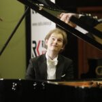 12.02.2022 Kielce. Koncert  w Zespole Państwowych Szkół Muzycznych im. Ludomira Różyckiego.  Lwowska Orkiestra Kameralna "Akademia" pod dyrekcją Igora Pylatyuka. Za fortepianem Piotr Pawlak / Jarosław Kubalski / Radio Kielce