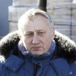 24.02.2022 Kielce. Przekazanie środków ochrony indywidualnej dla świętokrzyskich szpital. Na zdjęciu wojewoda Zbigniew Koniusz / Jarosław Kubalski / Radio Kielce