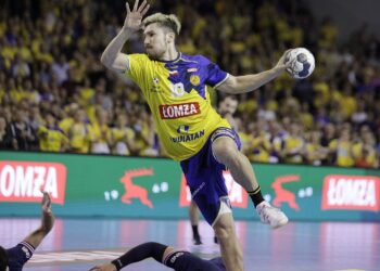 27.10.2021 Kielce. Mecz Ligi Mistrzów: Łomża Viva Kielce - Paris Saint-Germain. Alex Dujszebajew / Jarosław Kubalski / Radio Kielce