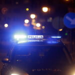 Mężczyzna prawdopodobnie zasnął za kierownicą. Dwie osoby w szpitalu